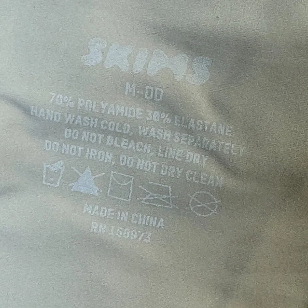 NWT Skims Nude Bra M - DD Women's Bra Intimates Stretchy With Cups Non Wired - Picture 5 of 6